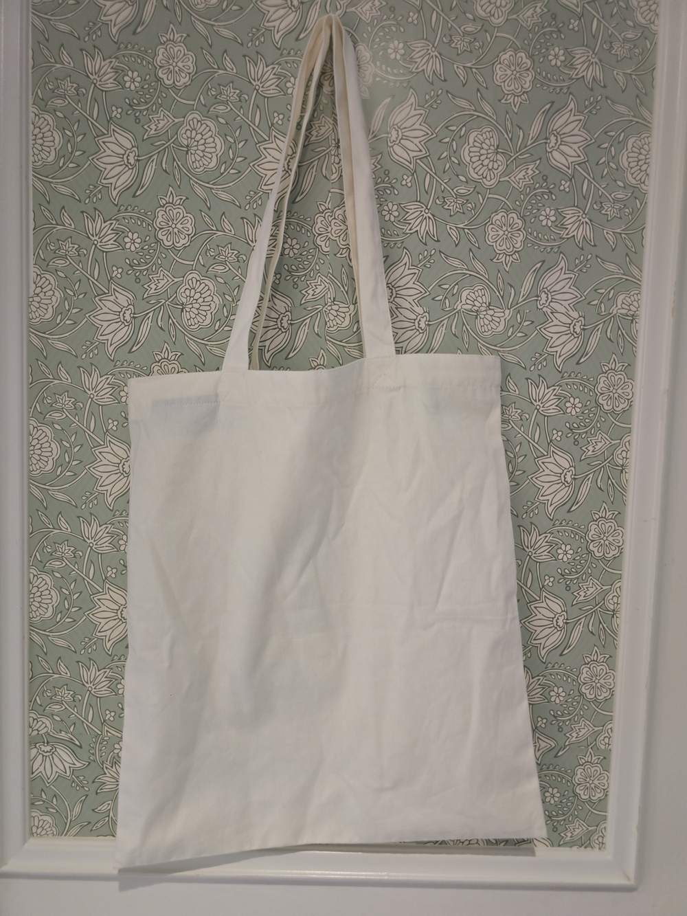 Peanuts Christmas-themed Canvas Tote Bag - Picture 4 of 6